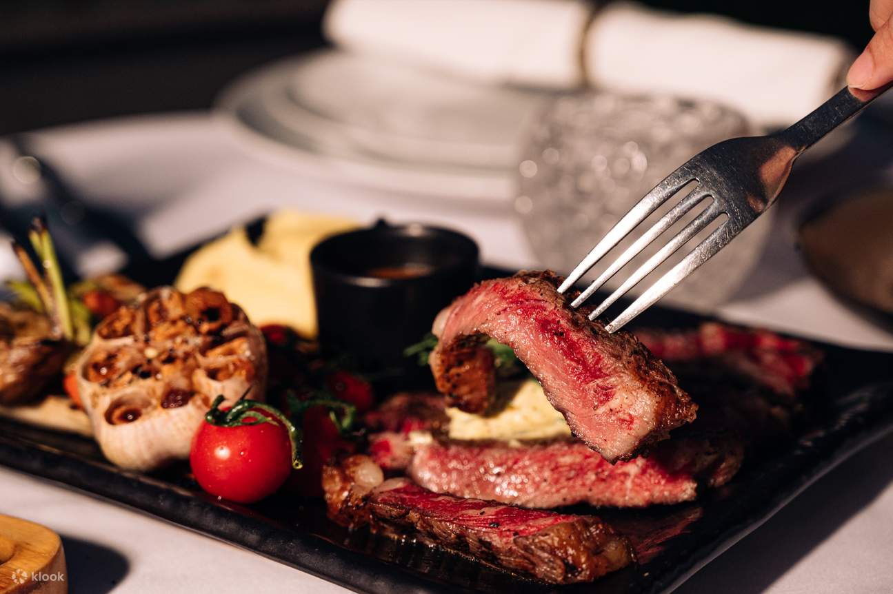 Sopra Riva al Riva Arun Rooftop Dining con vista sul fiume