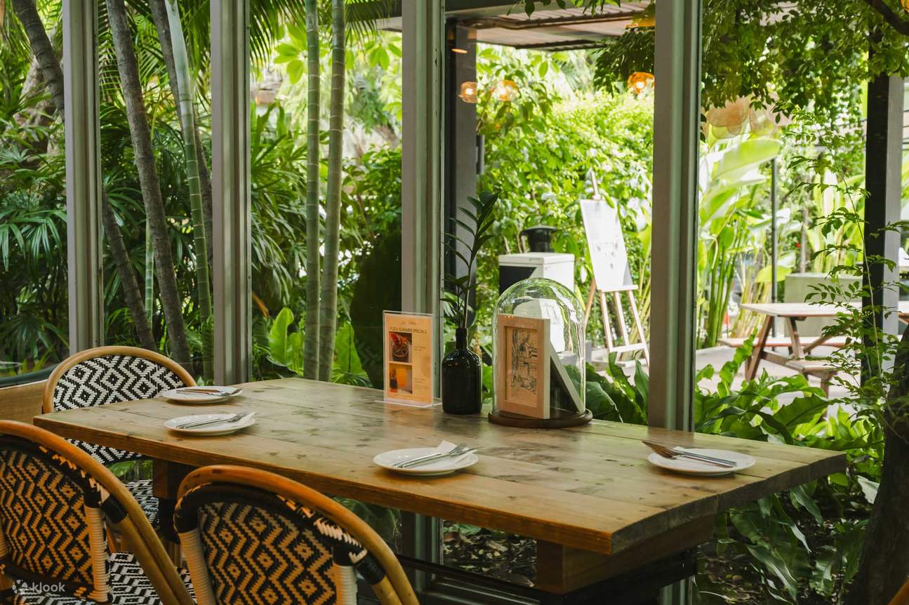 Thai Fusion Dining at Dusit Gourmet, Baan Dusit Thani (BTS Saladaeng)