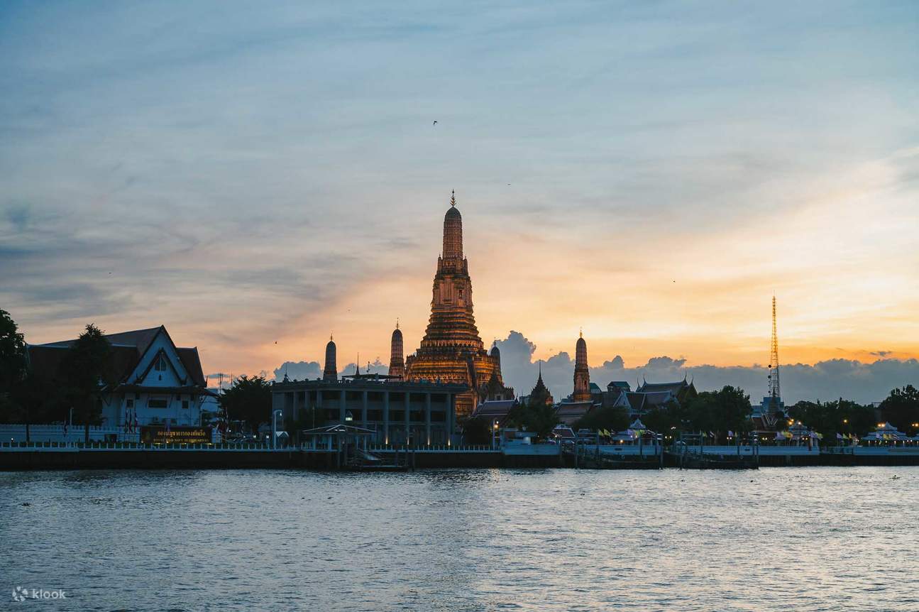 チャクラボンセ・ヴィラズ・リバーサイド・タイ・ダイニング