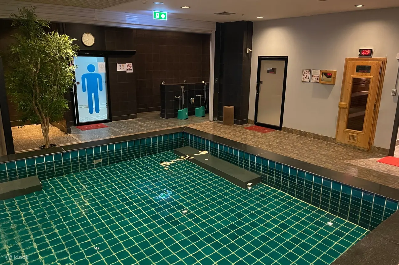 健康世界温泉水疗和按摩