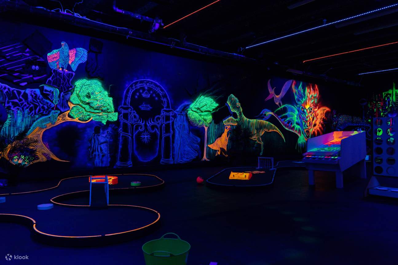 Mini-golf fluorescent