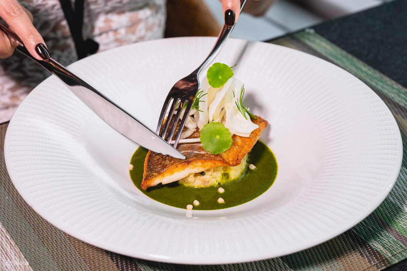 Ресторан и бар на крыше Up & Above в отеле The Okura Prestige Bangkok