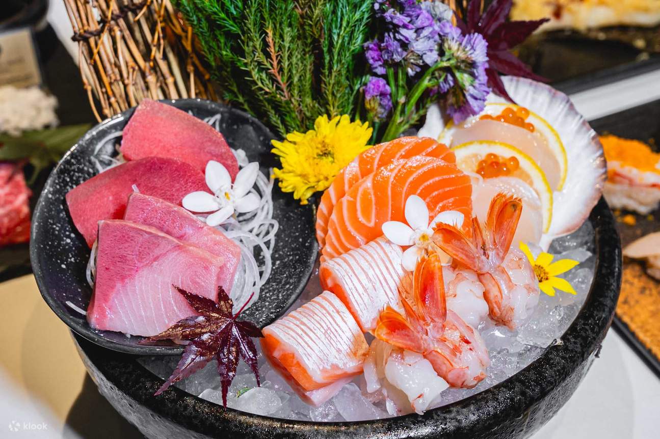 TORA Yakiniku x Cafe Crystal Design Center