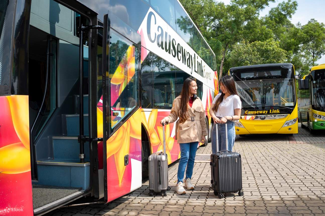 Johor Bahru (Terminal de Autobuses Larkin) - Terminal Ungku Tun Aminah (TUTA) - KLIA T1/T2