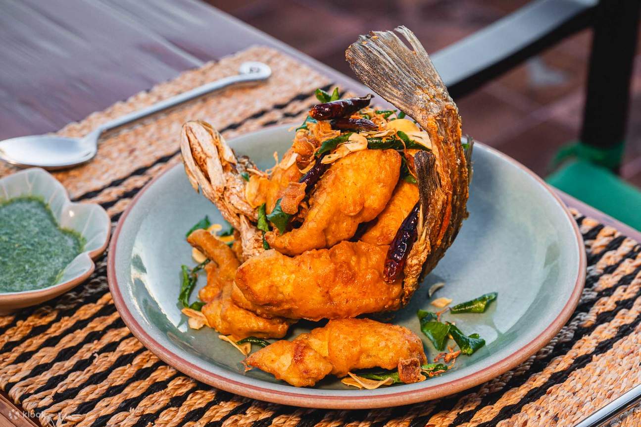 チャクラボンセ・ヴィラズ・リバーサイド・タイ・ダイニング