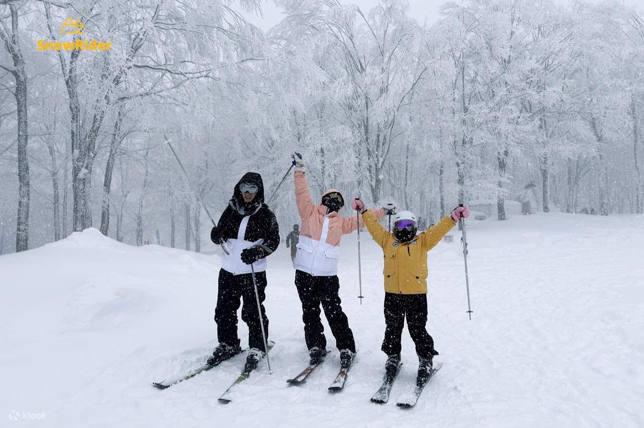 Dank der professionellen Anleitung durch Skilehrer hat die gesamte Reise besonders viel Spaß gemacht.
