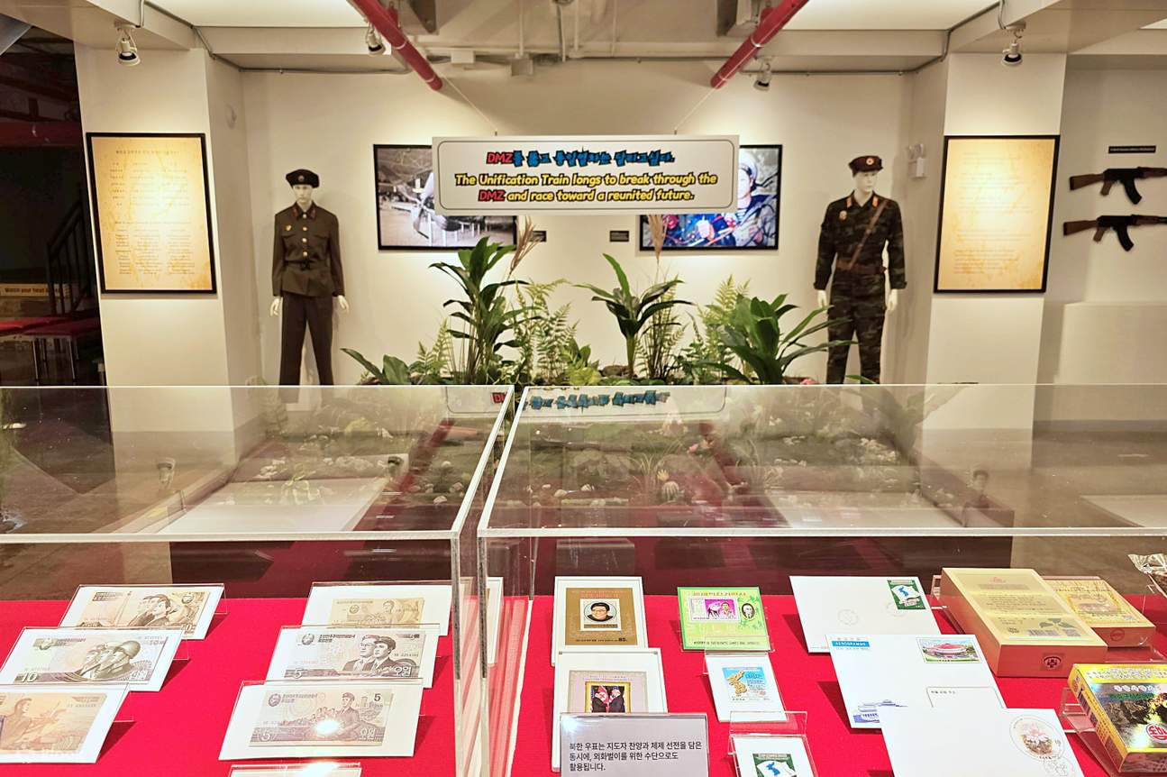 北朝鮮、韓国　非武装地帯　DMZピンバッジ 北朝鮮、韓国 非武装地帯 DMZピンバッジ