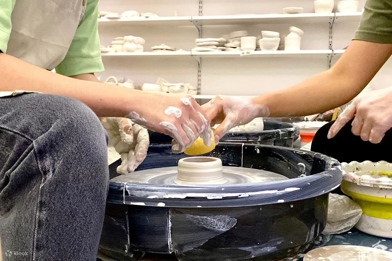 陶艺手工制作和拉坯