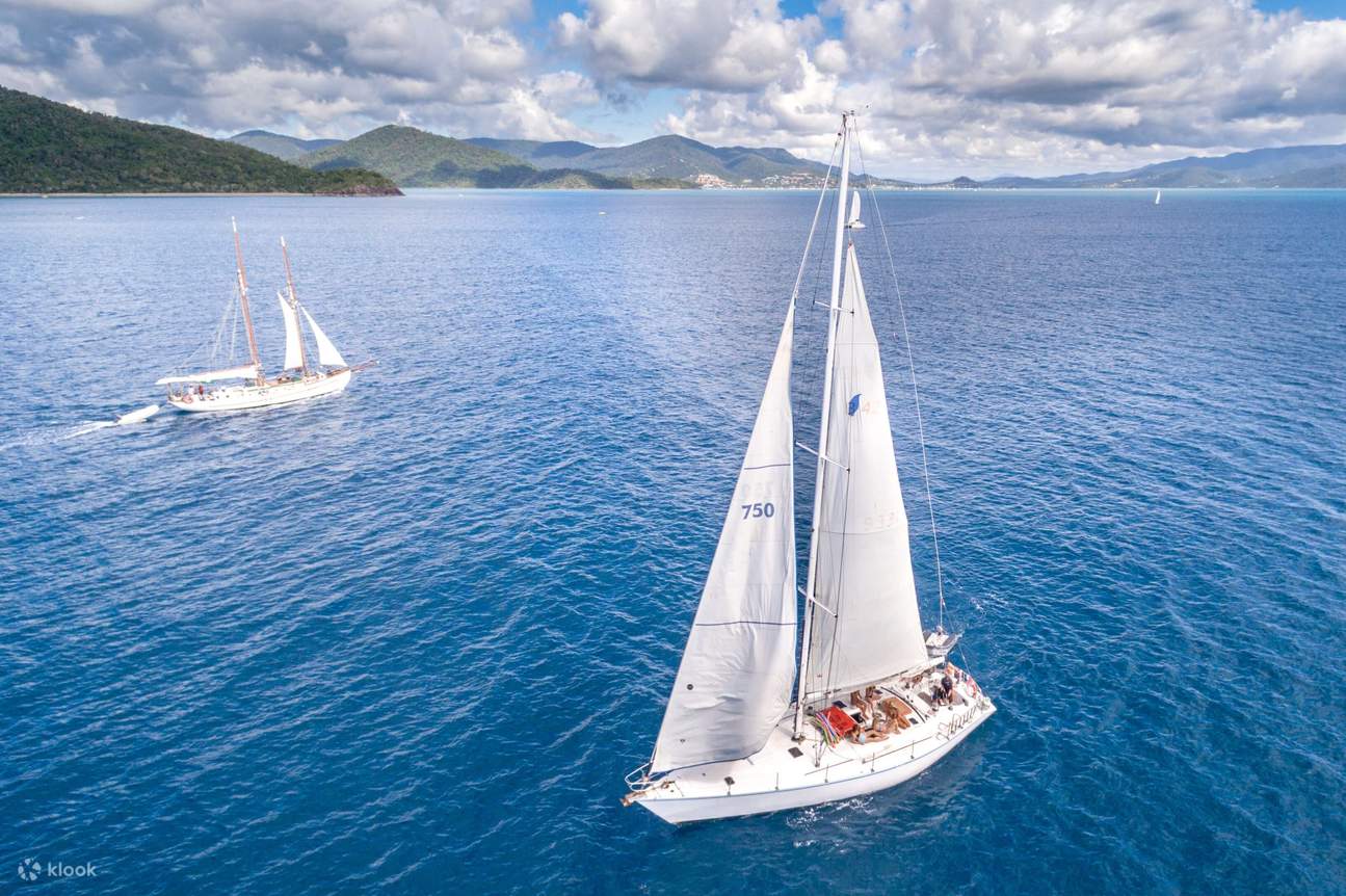 charter sailboats whitsundays