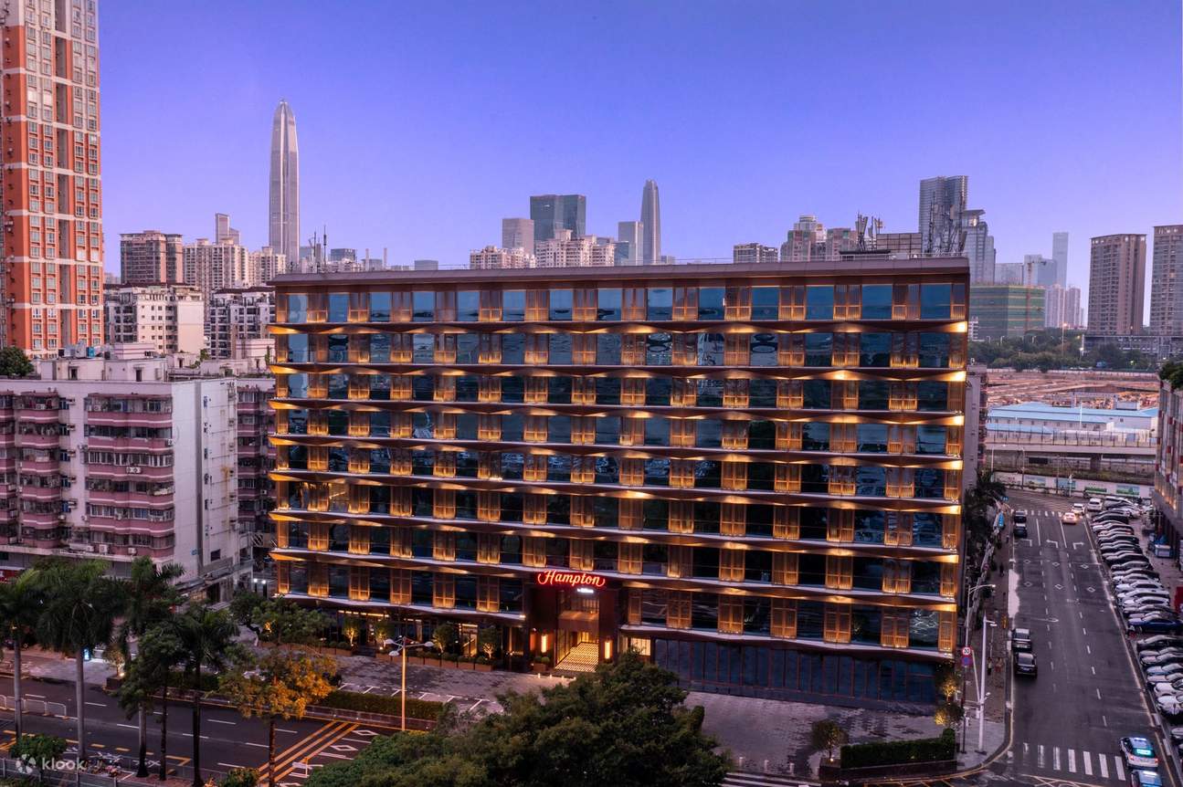 [Вместимость номеров]: Общее количество номеров: 142, 73 двухместных номера, 57 двухместных номеров и 2 люкса.