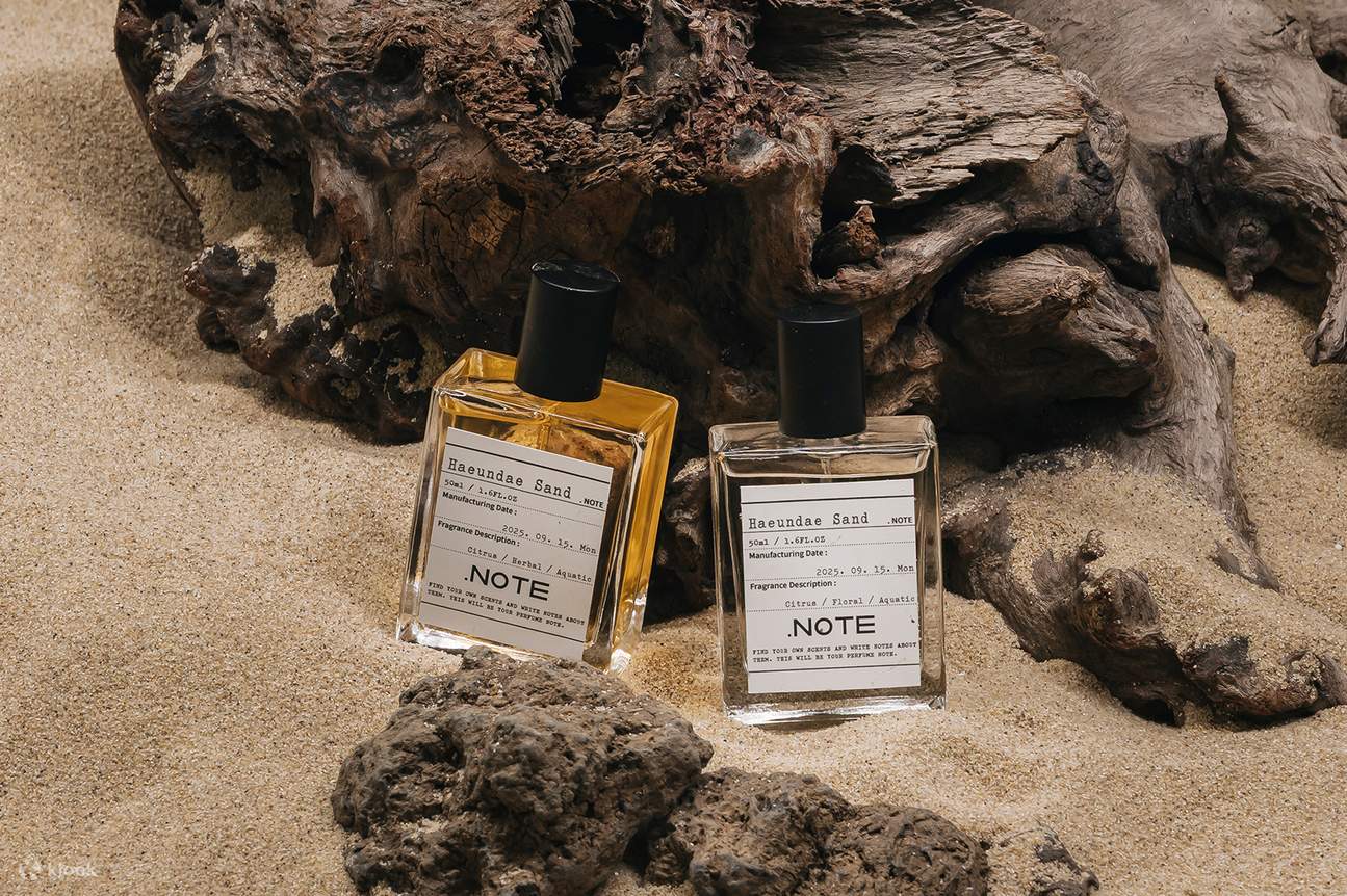 (Parfum terminé) Créé à partir de l'échantillon,
avec le nom du parfum, la date de production et une étiquette contenant ses caractéristiques uniques, le tout complété.
Dans la zone photo, vous pouvez prendre des photos comme indiqué ci-dessous.