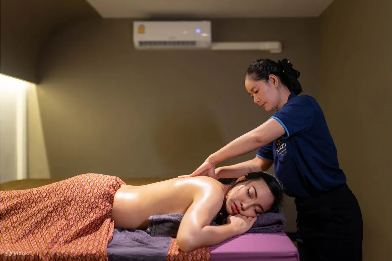 位于暹罗广场 Soi 5 的 Nikko Thai Massage Signature