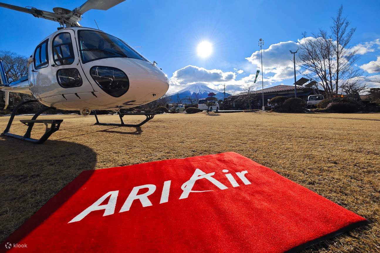 Helipuerto y helicóptero grande para 5 personas