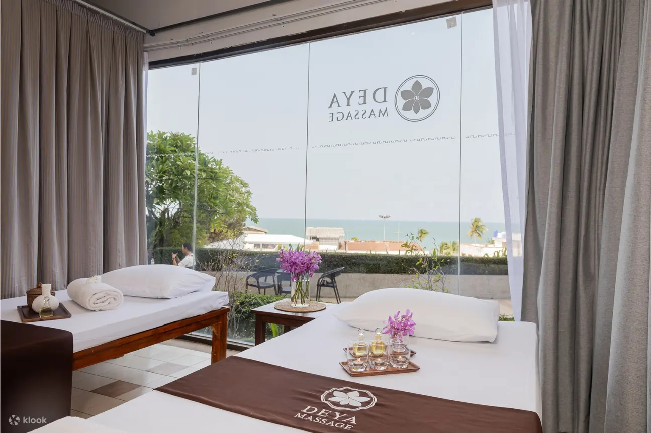 D Varee Jomtein Beach 酒店的 Deya 按摩