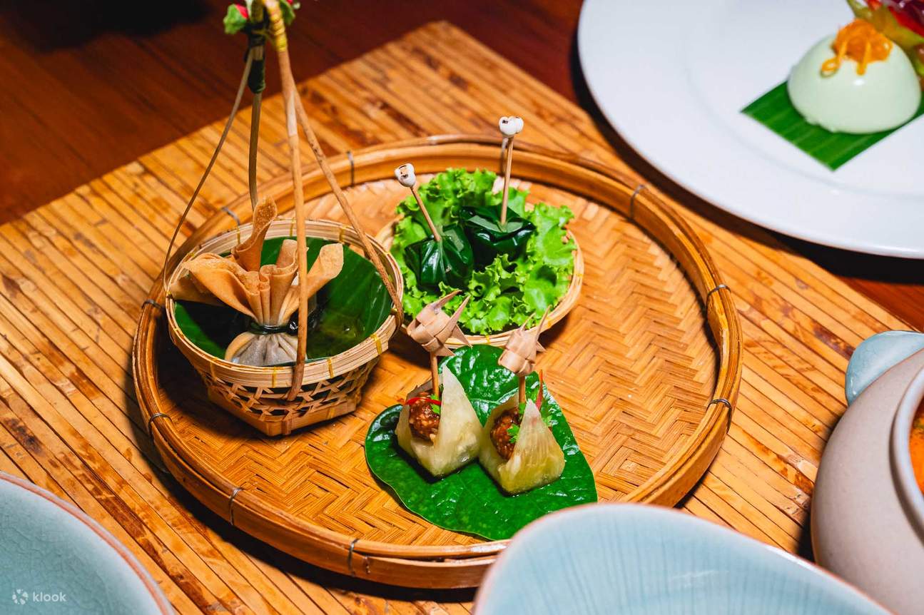 チャクラボンセ・ヴィラズ・リバーサイド・タイ・ダイニング