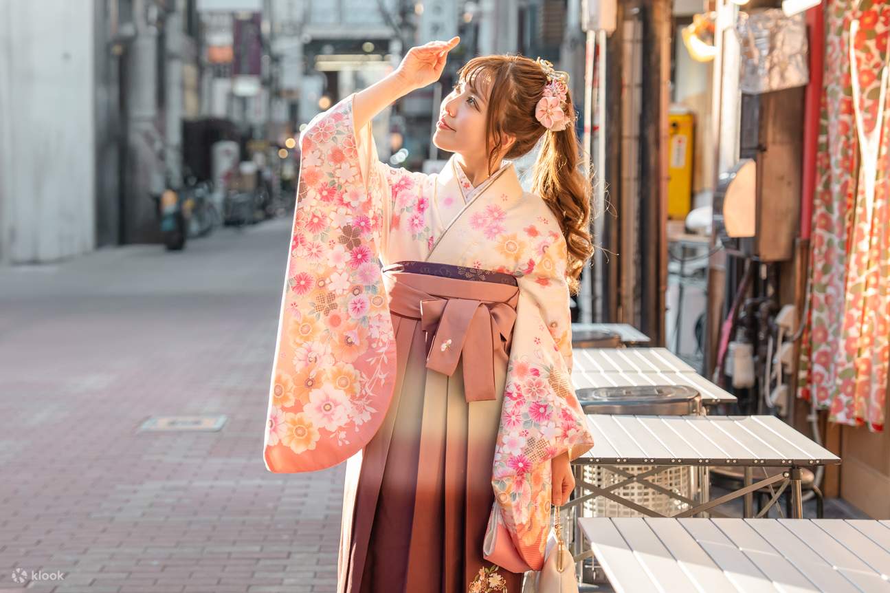 Experiencia de alquiler de kimonos y yukatas (ofrecido por Kawaii Osaka, Osaka)