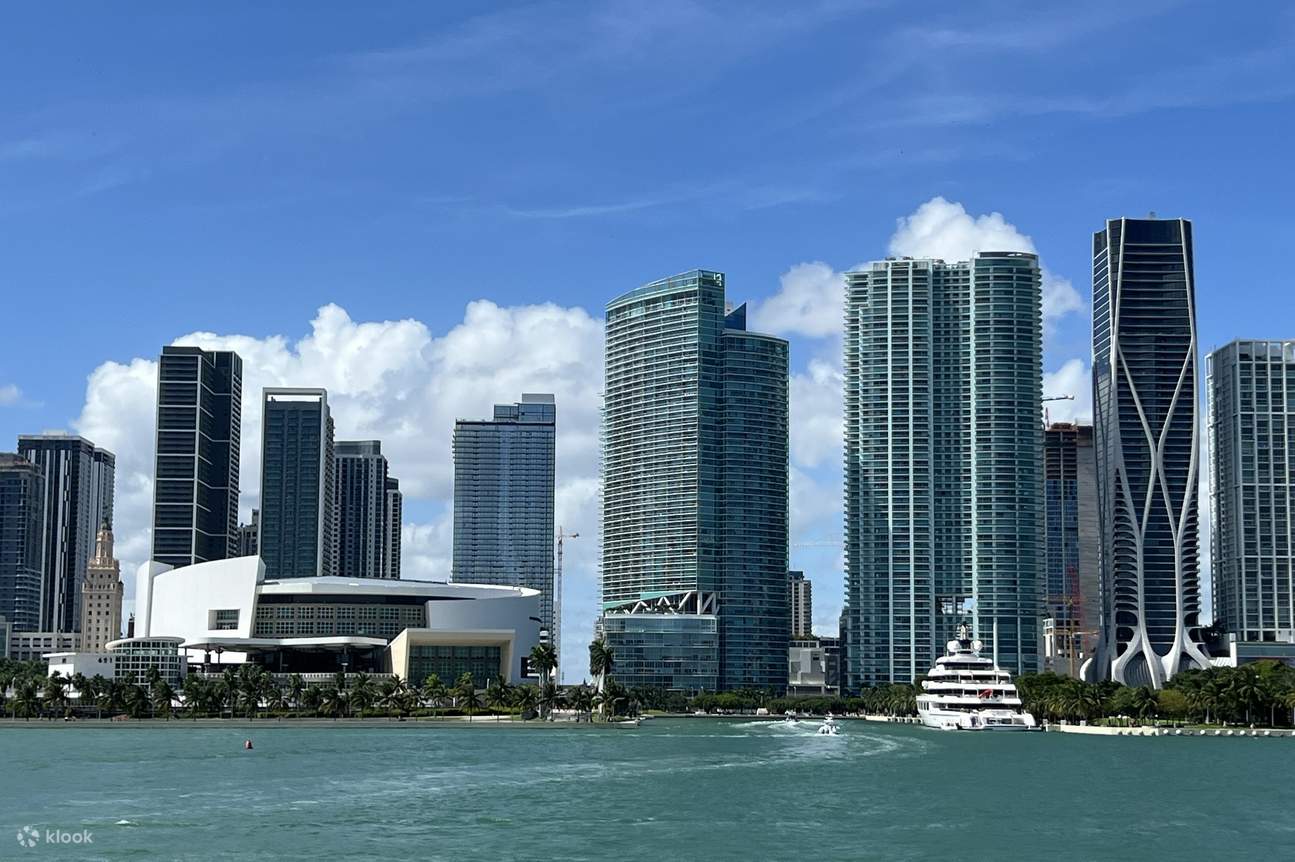Crociera nello Skyline di Miami e tra le Ville dei VIP con Drink Gratuito