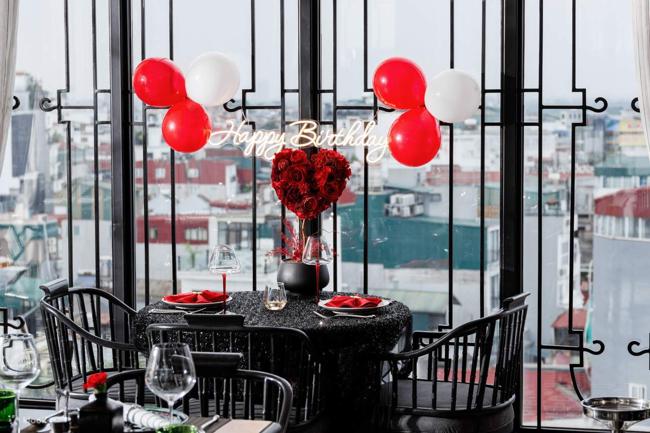 Cloud Nine Fine Dining：高空美景与越南美食