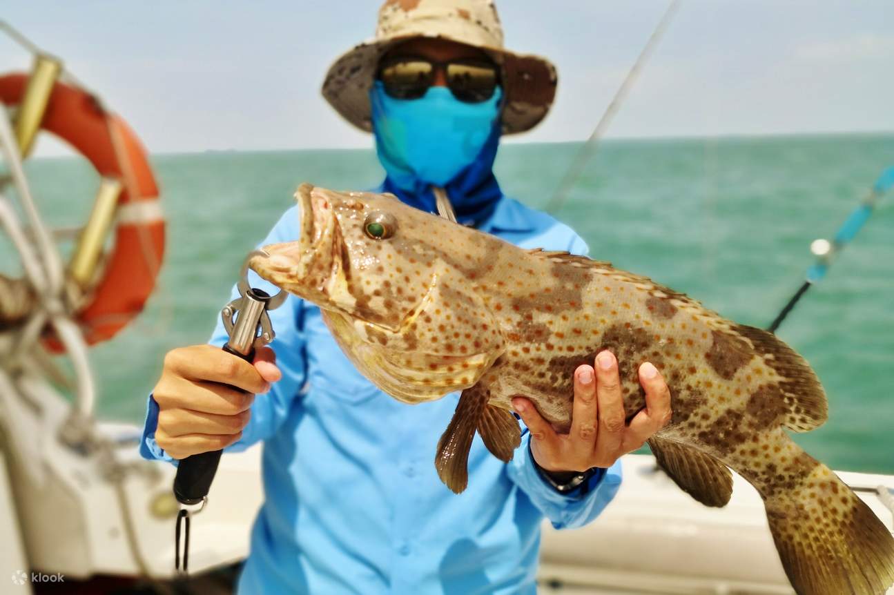 Rilassati e divertiti con un memorabile tour di pesca da Singapore