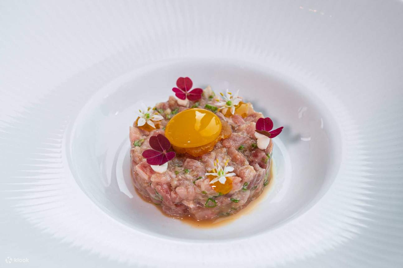 Ресторан и бар на крыше Up & Above в отеле The Okura Prestige Bangkok