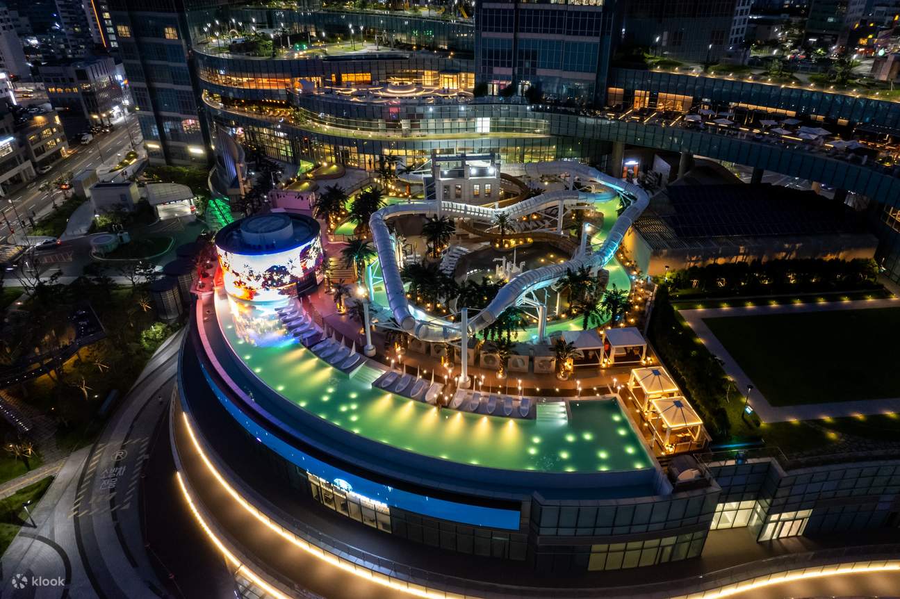 วิวยามค่ำคืนของ CLUBD OASIS Spa & Water Park