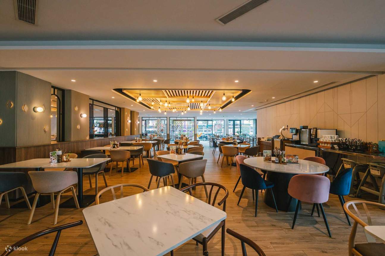 Deja Brew Lifestyle Cafe at Centara Life Hotel Bangkok Phra Nakhon