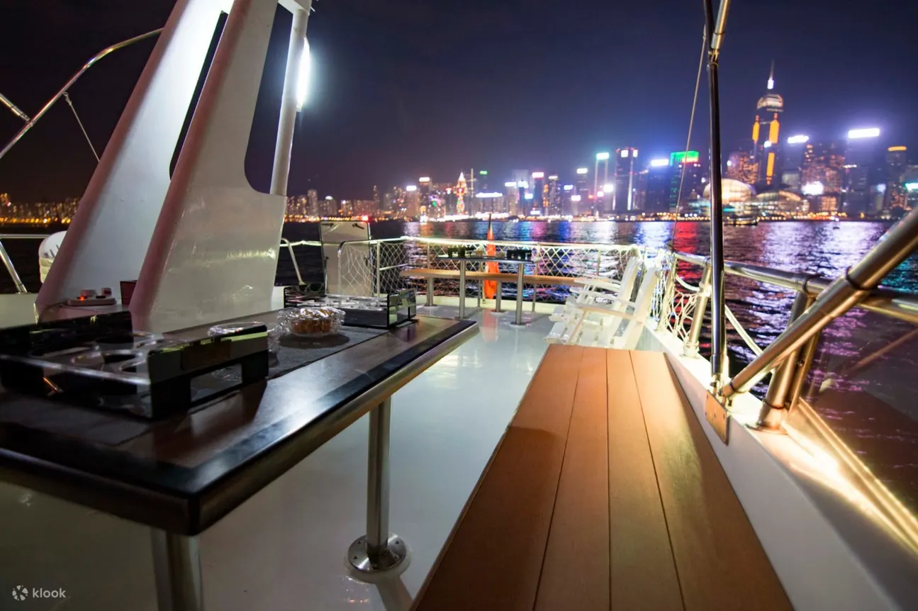 Victoria Habour Night Cruise Fantasy Star Chaser (Includes Unlimited Snacks and Drinks + Photography)