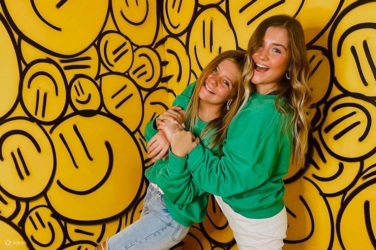 기발한 사진 촬영 공간에서 친구들과 웃고 즐기며 멋진 추억을 만들어보세요!