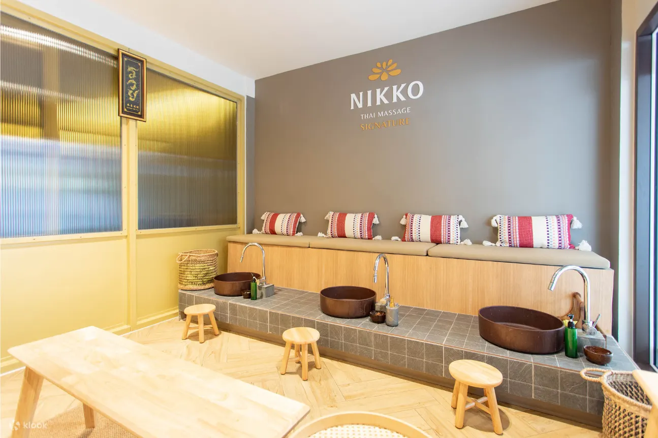 位于暹罗广场 Soi 5 的 Nikko Thai Massage Signature