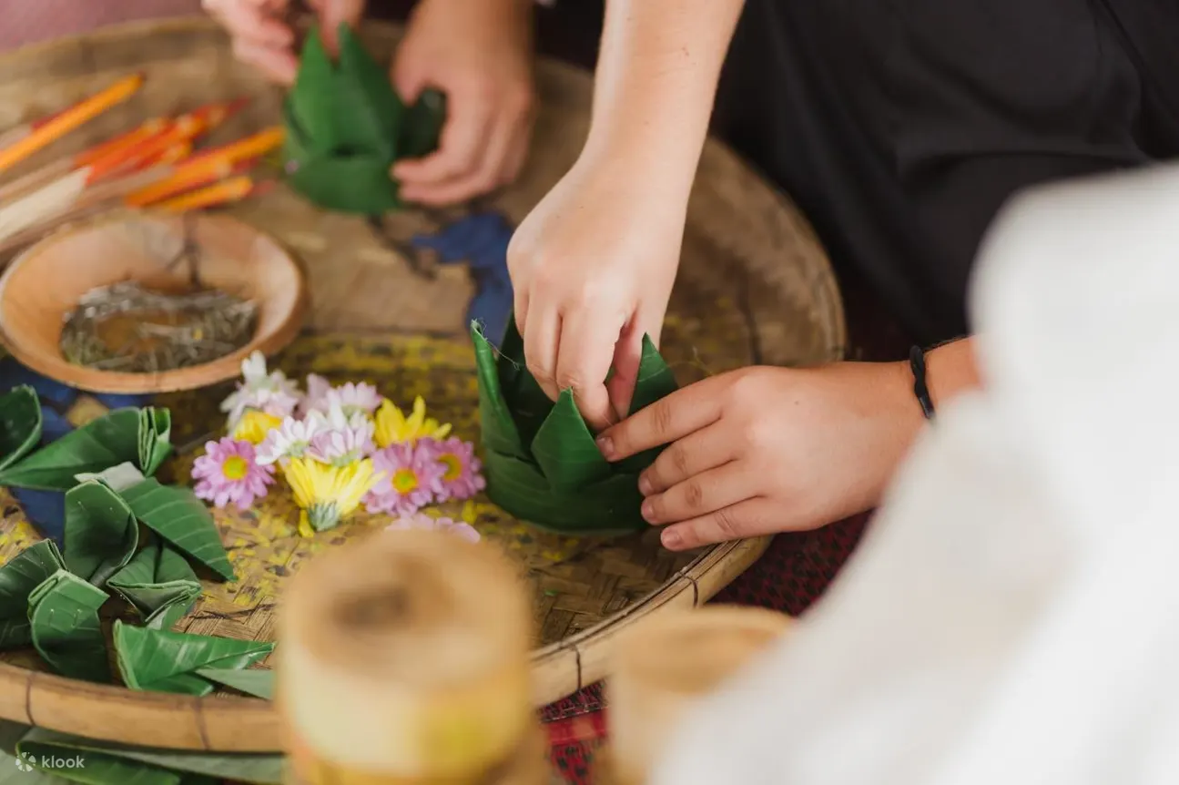 Chiang Mai : Moonlight Sky lanterns Yi Peng & Loy Krathong Festival