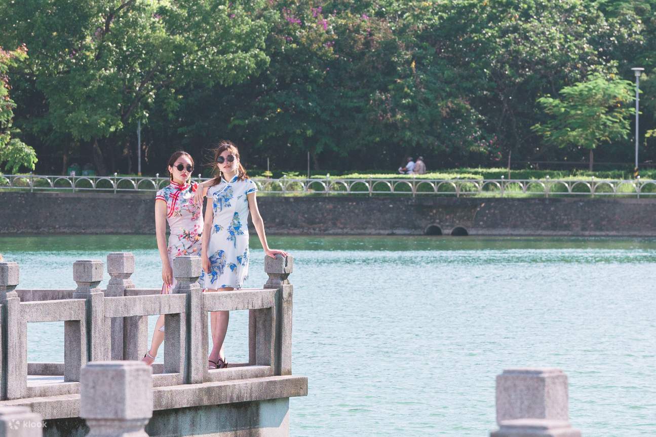 บริการถ่ายภาพพร้อมสัมผัสประสบการณ์สวมชุดกี่เพ้า ณ โรงแรมแกรนด์ ไฮแอท ไทเป