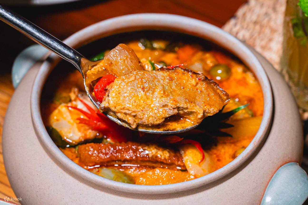 チャクラボンセ・ヴィラズ・リバーサイド・タイ・ダイニング