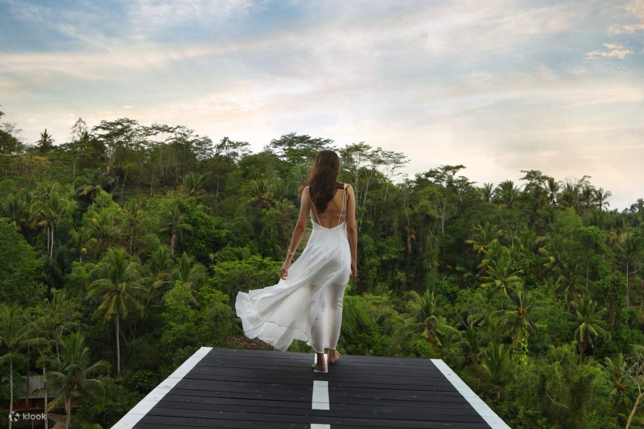Woman on Heaven Road, Picheaven Bali