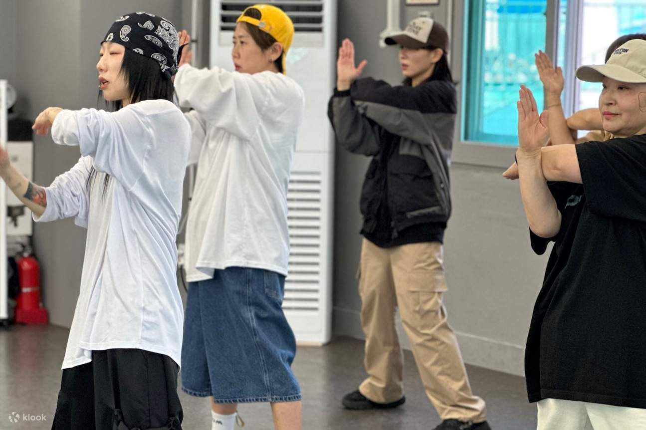 Buat kenangan tak terlupakan dengan tarian K-pop di jantung Seoul, kota K-pop!