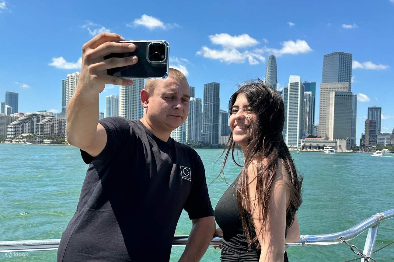 Pelayaran Miami Skyline dan Rumah Selebriti dengan Minuman Percuma