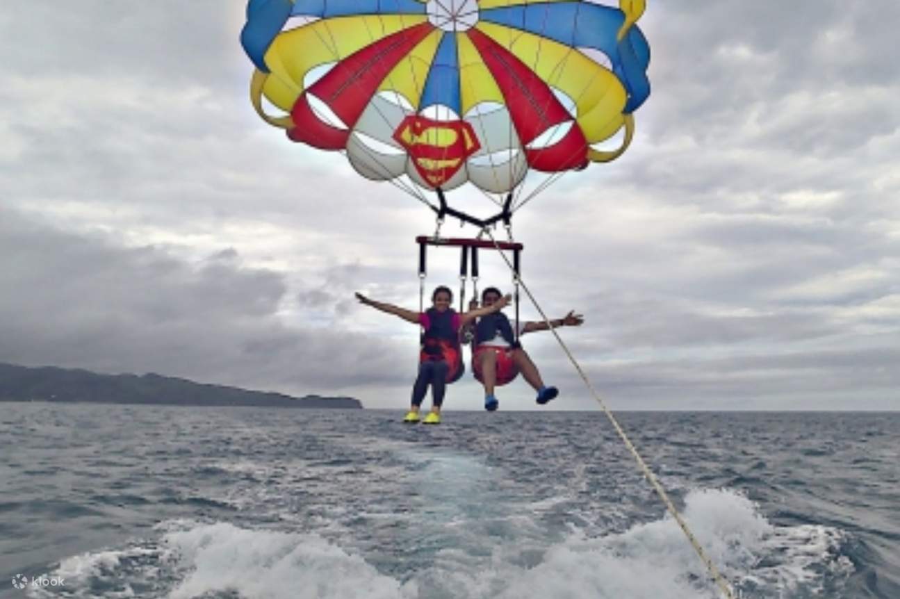 Donapaula Beach: Parasailing