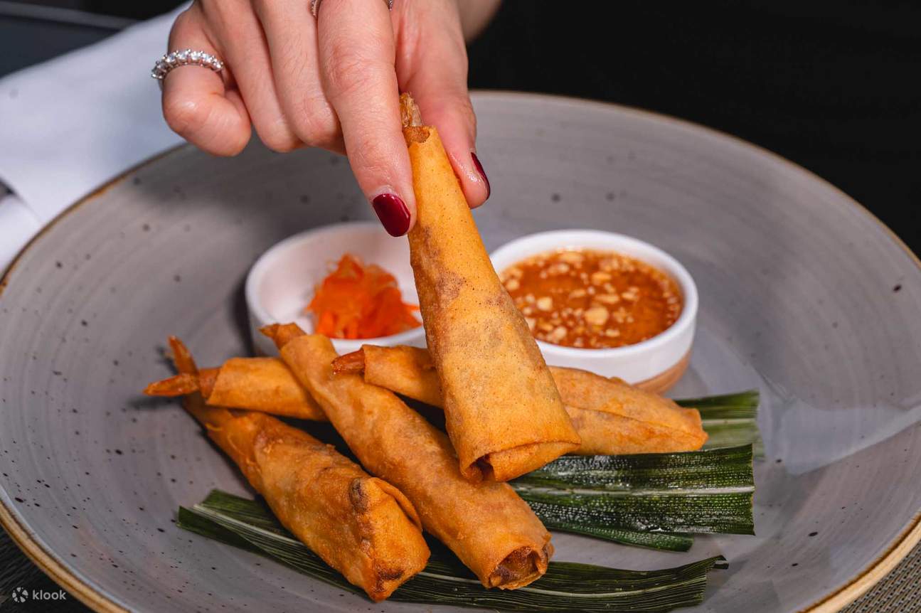 Ресторан и бар на крыше Up & Above в отеле The Okura Prestige Bangkok