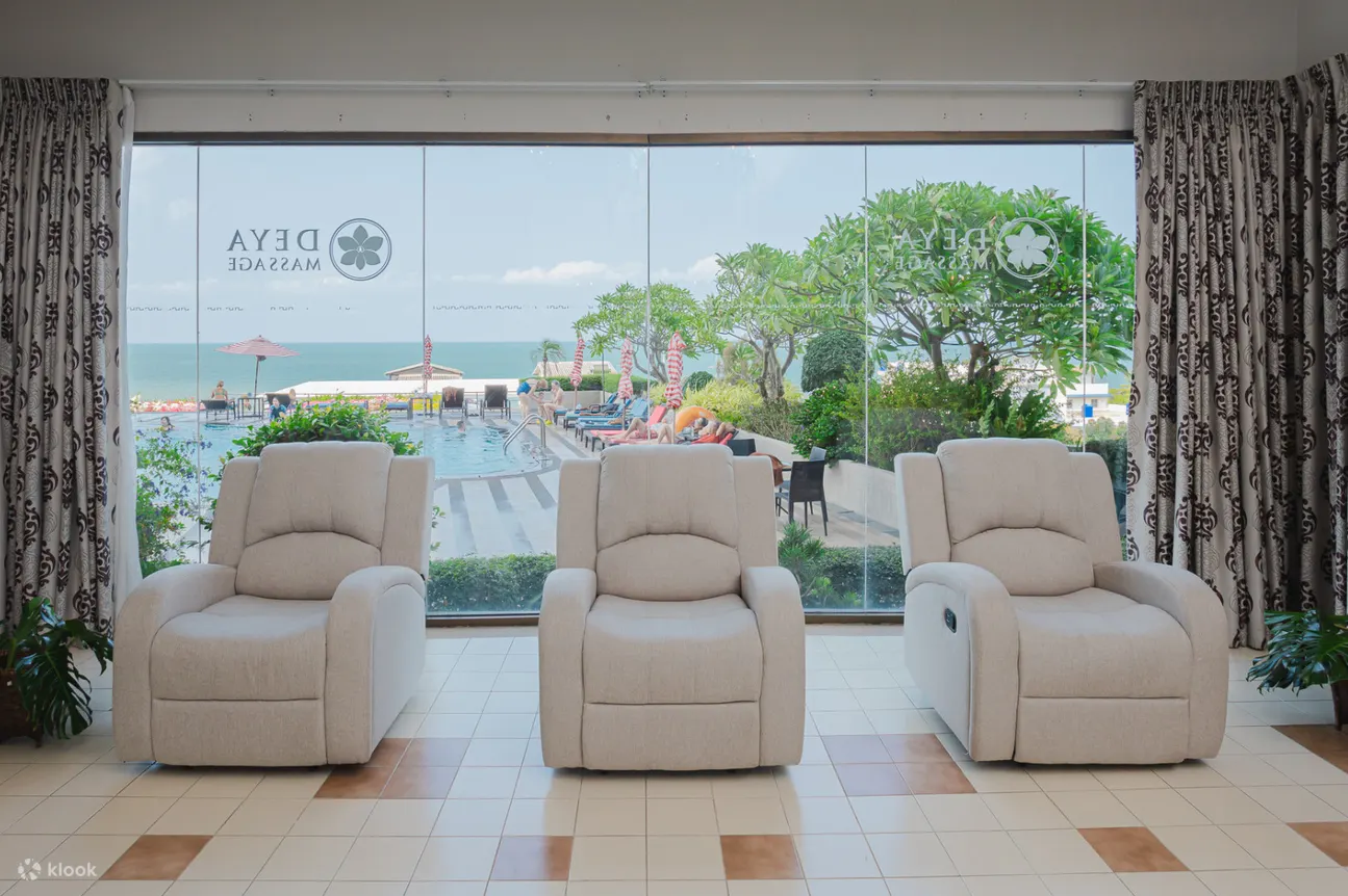 D Varee Jomtein Beach 酒店的 Deya 按摩