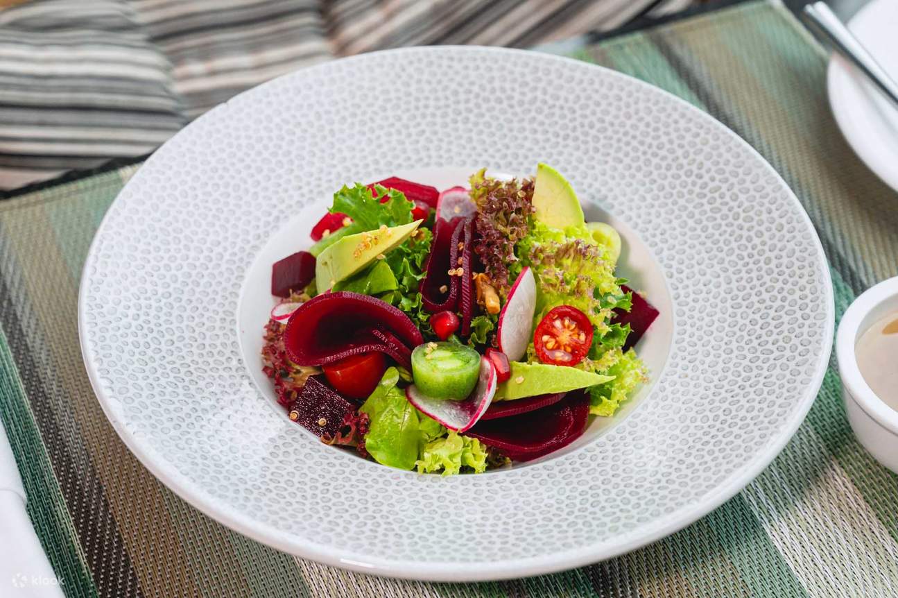 Ресторан и бар на крыше Up & Above в отеле The Okura Prestige Bangkok