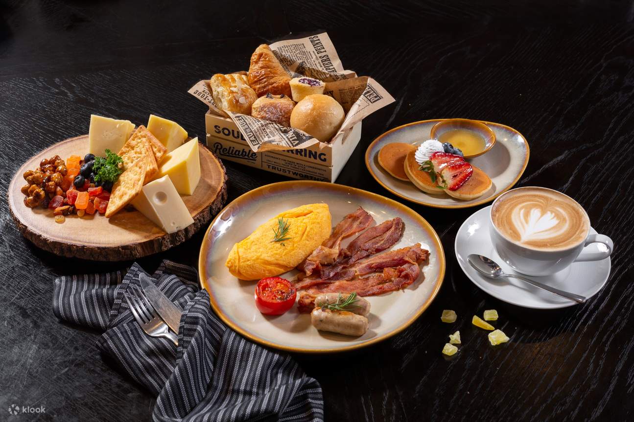 Chao Leh Kitchen в Four Points by Sheraton Phuket Patong Beach Resort