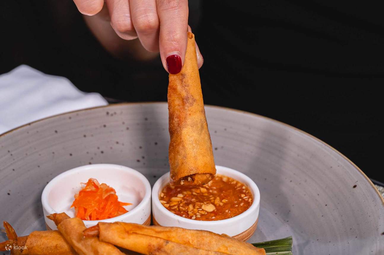 Ресторан и бар на крыше Up & Above в отеле The Okura Prestige Bangkok