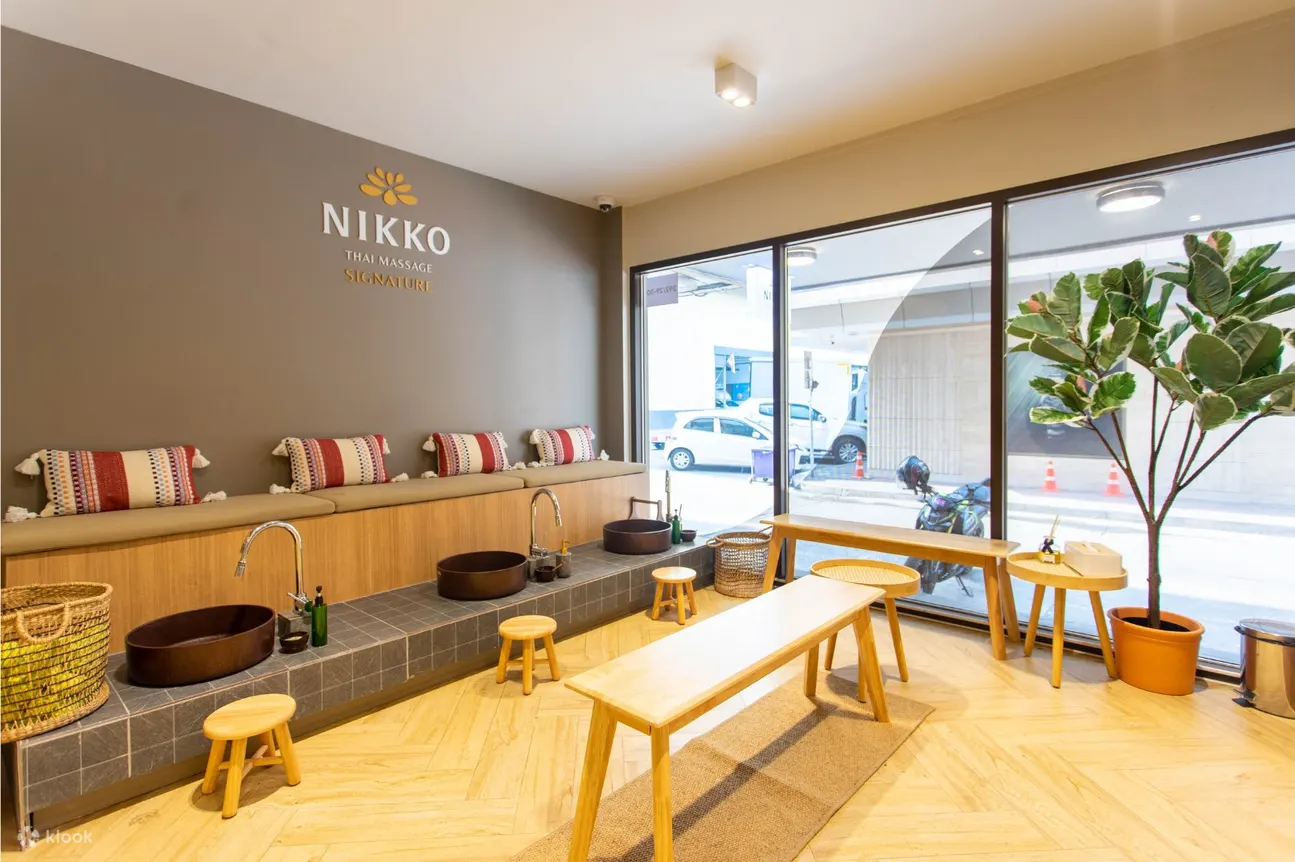 位于暹罗广场 Soi 5 的 Nikko Thai Massage Signature