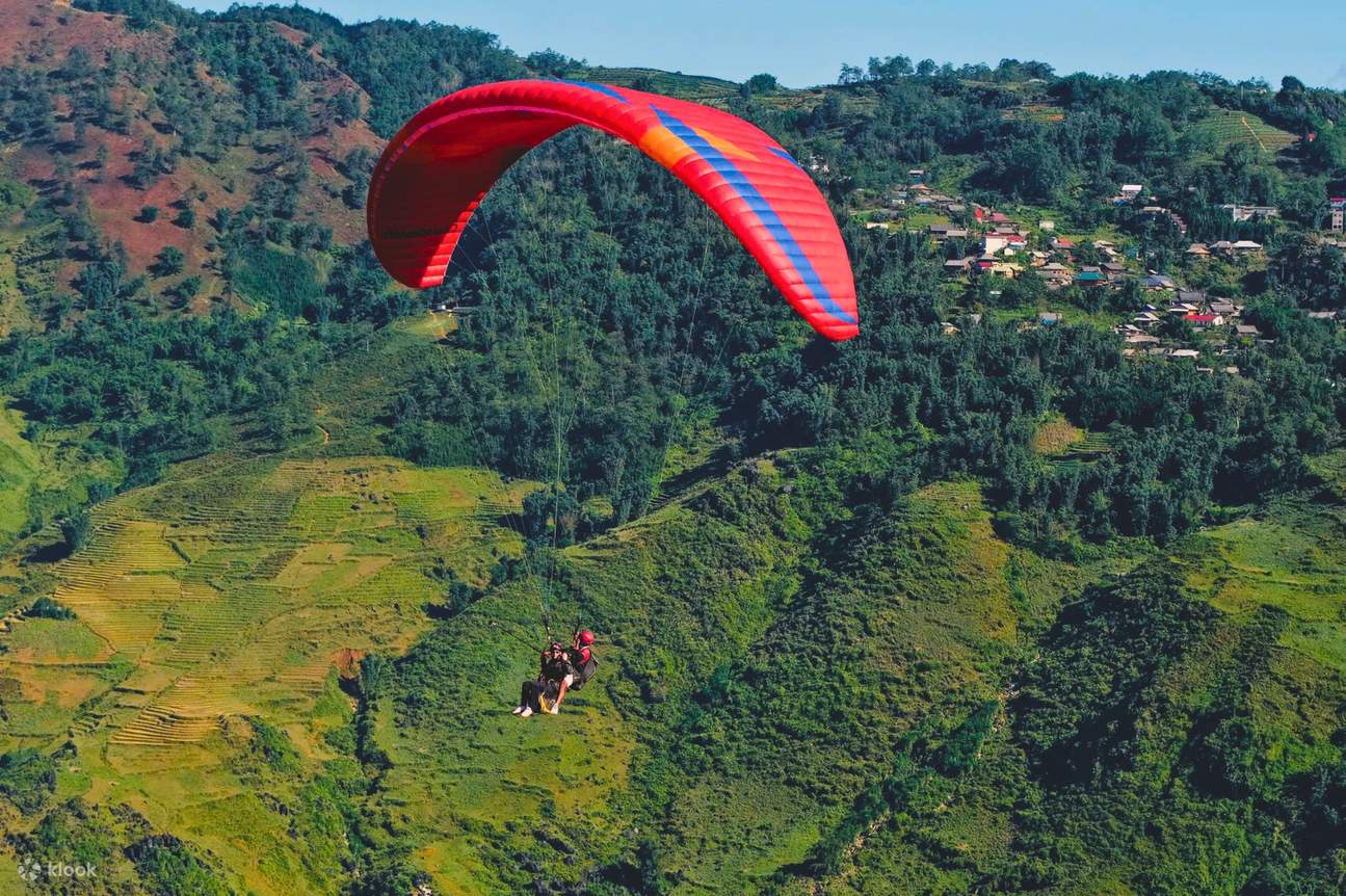 尽情享受更长的飞行时间，360 度饱览令人屏息的「芒华谷 (Mường Hoa Valley)」美景。