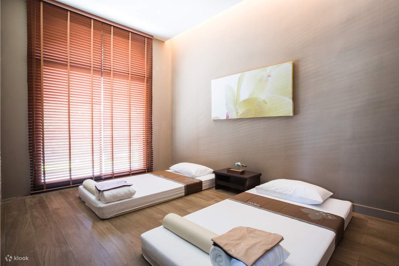 สัมผัสประสบการณ์ที่ Let's Relax Spa หัวหิน 100 ในหัวหิน