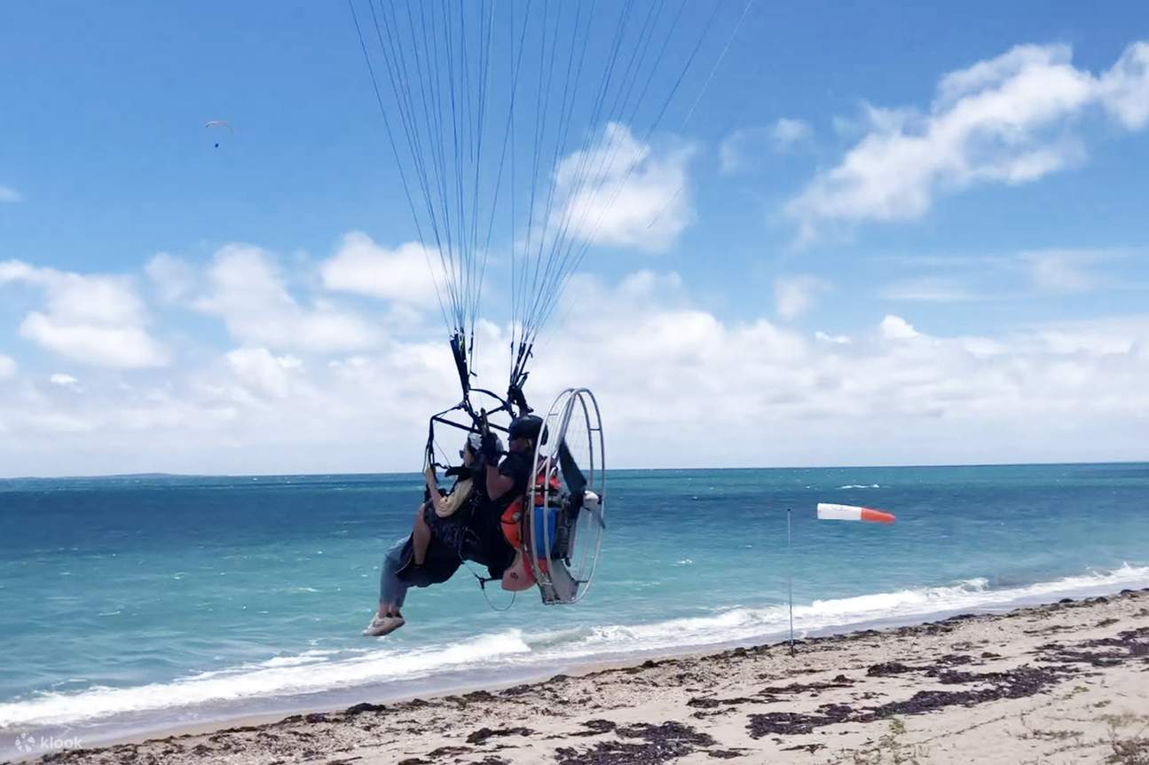 ประสบการณ์พาราไกลดิ้งแบบมีเครื่องยนต์ที่โอกินาวา (บินคู่ได้ทั้งครอบครัว)