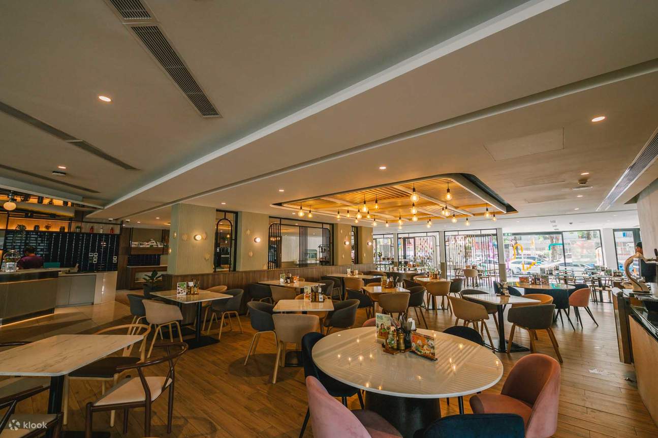 Deja Brew Lifestyle Cafe at Centara Life Hotel Bangkok Phra Nakhon