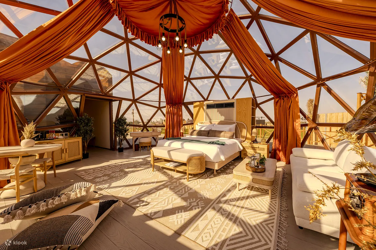 迪拜 Al Marmoom Domes 沙漠豪华露营与用餐体验
