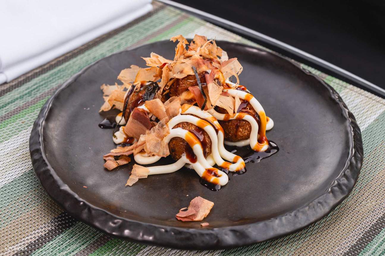 Ресторан и бар на крыше Up & Above в отеле The Okura Prestige Bangkok