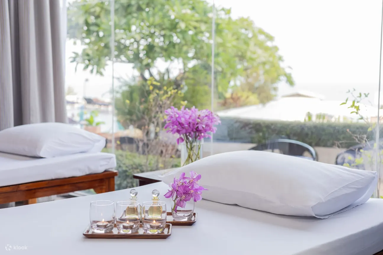 D Varee Jomtein Beach 酒店的 Deya 按摩