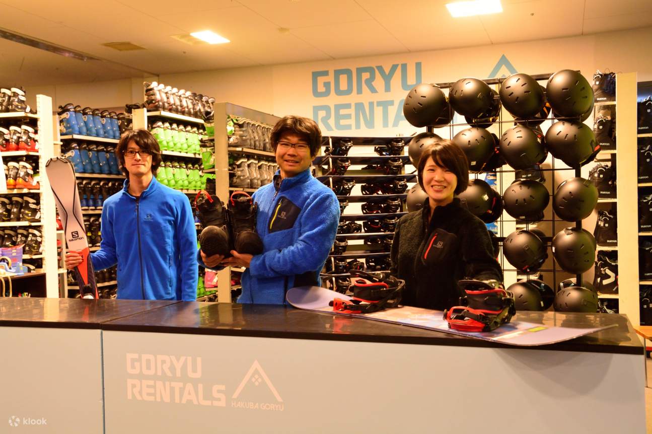 白马五龙滑雪度假村柜台工作人员